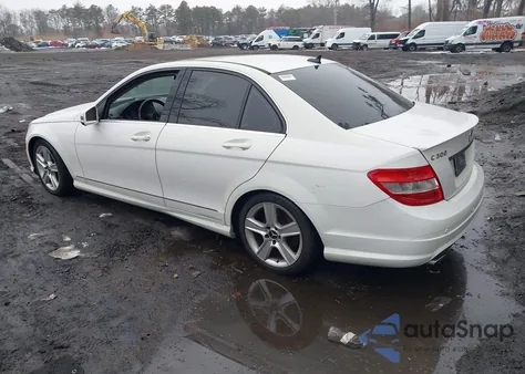 2010 Mercedes-Benz C 300 Sport 4Matic z USA, uszkodzony, nr VIN WDDGF8BB8AF394121